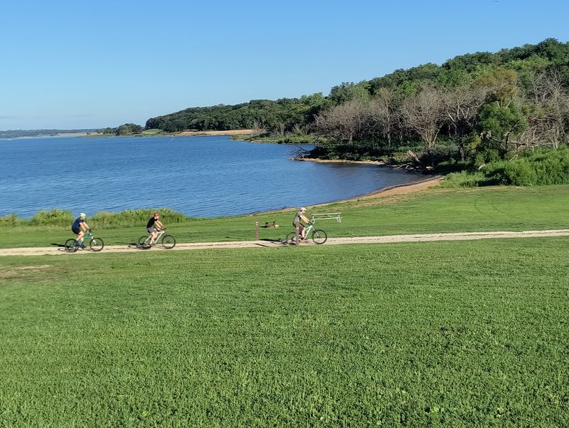 Why This Lakeside Retreat Earns Repeat Trips