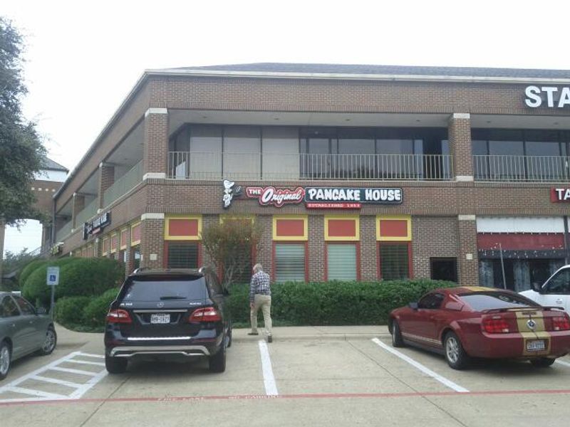 Why the Regulars Keep Their Weekly Booth Why the Regulars Keep Their Weekly Booth