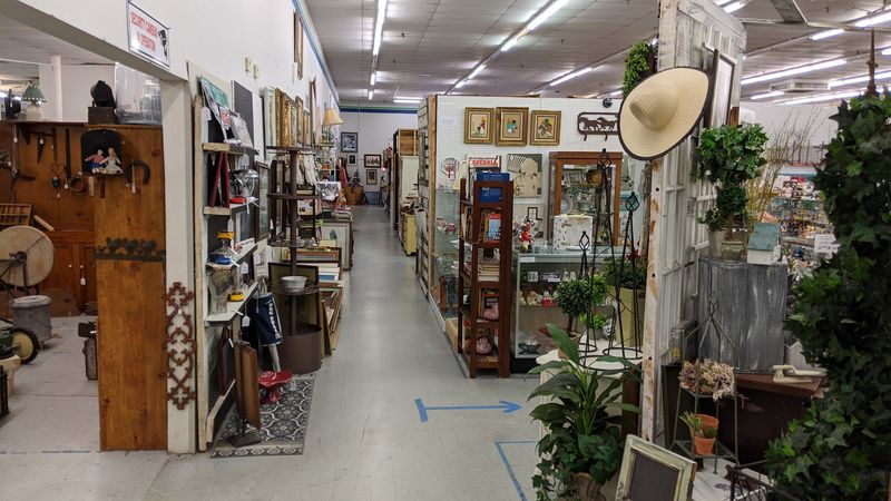 Wide Aisles and a Tidy Layout