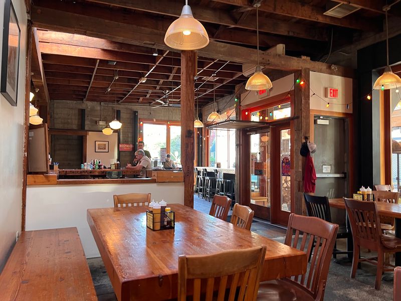 Wood Tables and an Easygoing Vibe
