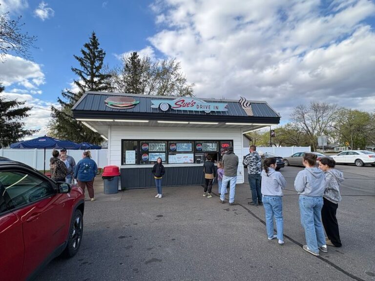Summer In Minnesota Still Means Frosty Root Beer Mugs At These 5 Classic Drive-Ins