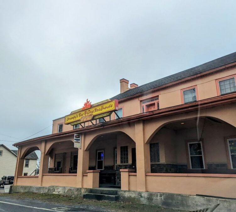 Loyal Regulars Keep Coming Back To This No-Frills Pennsylvania Roadhouse For Hickory-Smoked Brisket