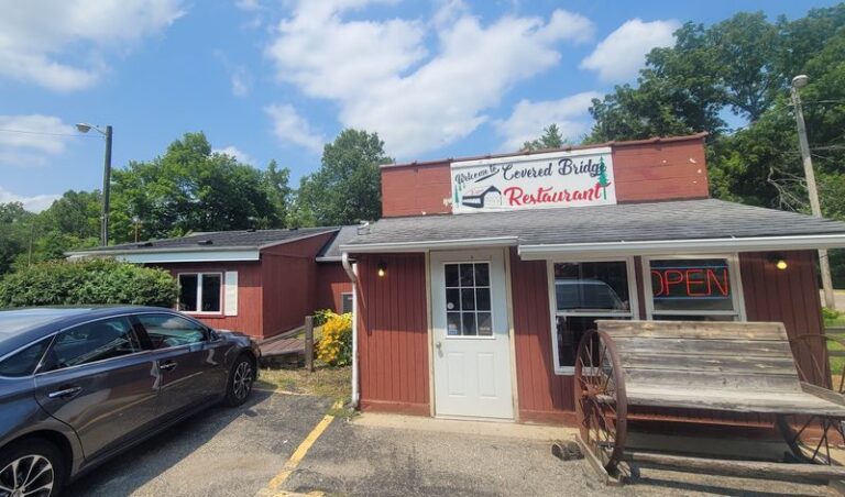 Craving Real Chili On A Cold Night? These 6 Indiana Diners Serve It