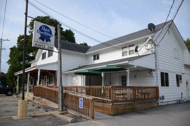 Why Do Drivers Detour Off I-94 For Kuhtz General Store In Oconomowoc’s Stone Bank?