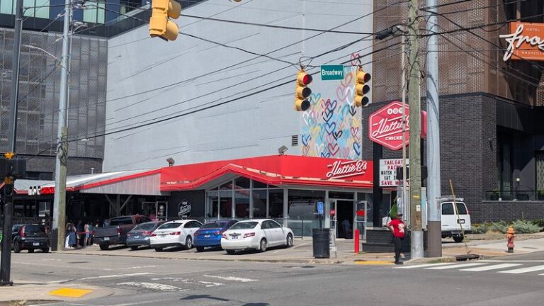 Nashville Has Been Grabbing Hot Chicken And Cold Beer At Hattie B’s For Years Now