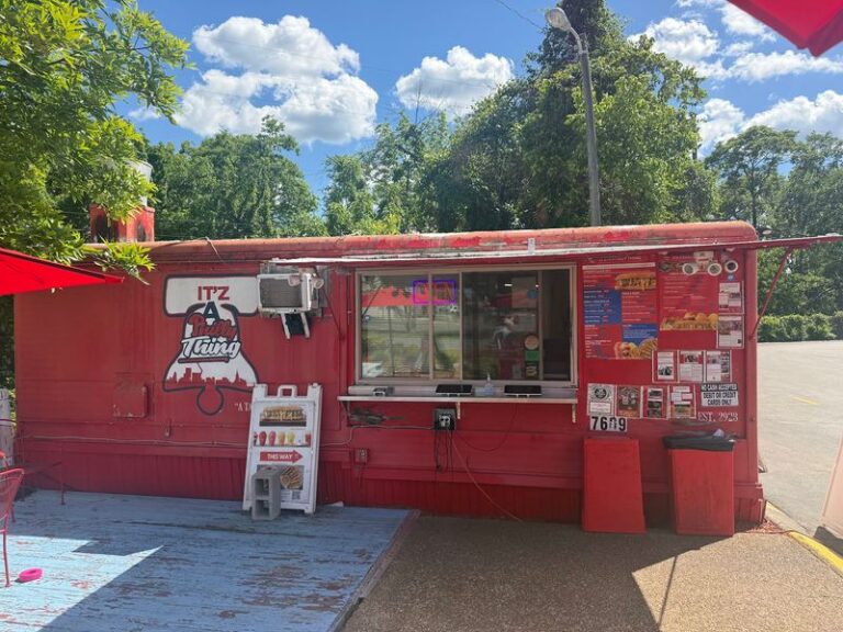 This Nashville Spot Serves Up A Real Philly Cheesesteak For Tennessee Cravings, With Water Ice On The Side