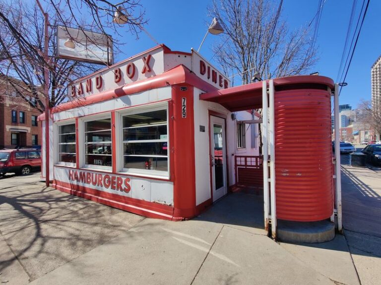 Folks Have Been Grabbing Burgers Through The Window At Band Box Diner In Minneapolis Since 1939