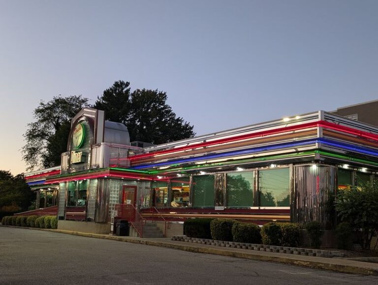 Annapolis Regulars Keep Coming Back To The Booths At This Retro Double T Diner