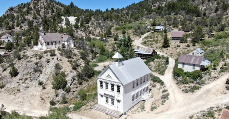Nobody Lives In This Abandoned Idaho Mining Town, But You Can Still Walk Its Streets