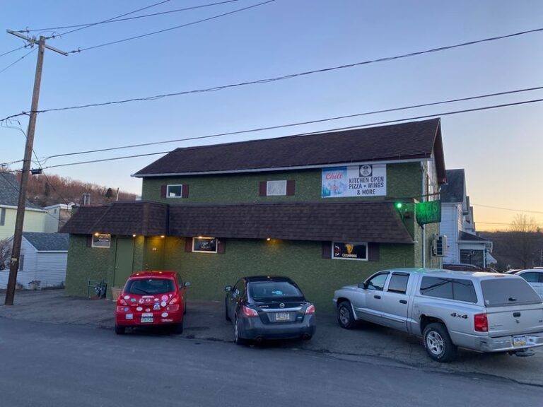 Crispy Wings In Sauces Like Killa Bee Are Why Scranton Locals Swear By This Pennsylvania Tavern