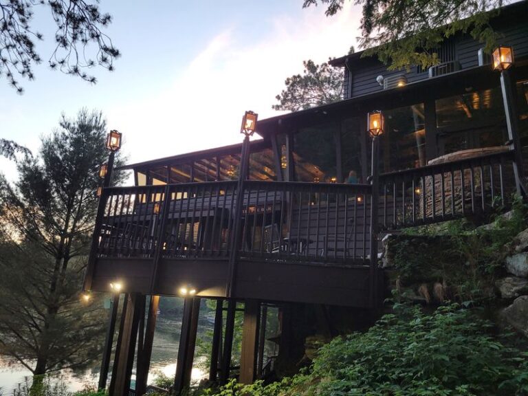 People Drive From All Over Wisconsin For This Lakeside Log Cabin Supper Club In Lake Delton