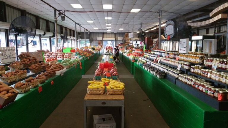 These 7 Alabama Farmers Markets Are Worth The Drive For Fresh Peaches And Homemade Jam