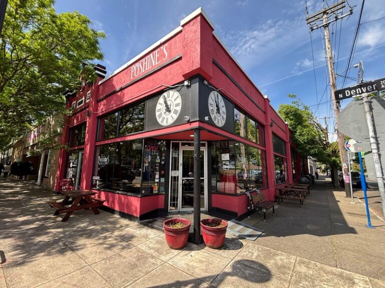 Oregon Locals Rave That This Portland Soul Food Spot Serves The Best Fried Catfish And Mac And Cheese In Town