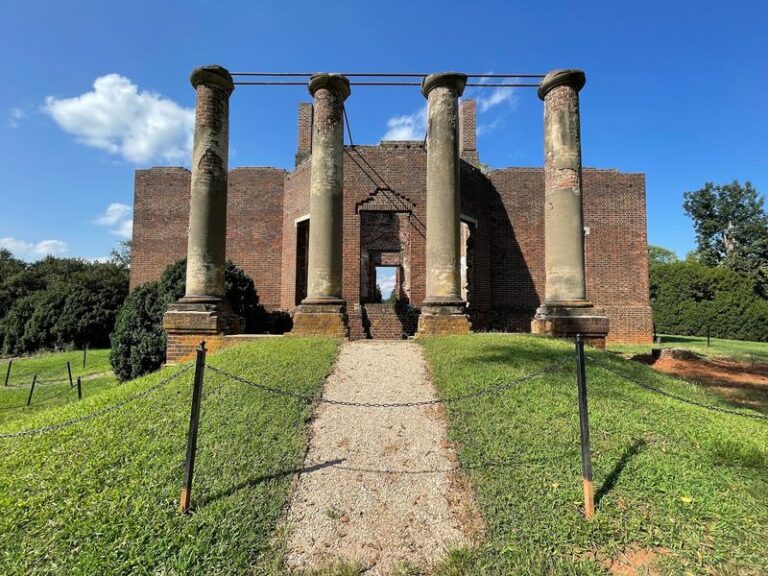 Behind Its Iron Gates, This Abandoned Virginia Estate Hides A Haunted Past Few Visitors Know