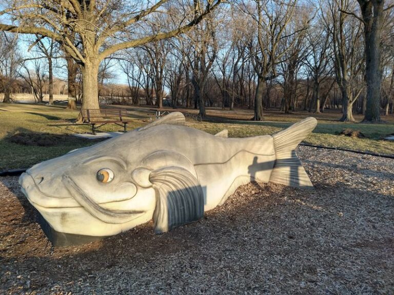 In Iowa’s River Towns, 6 Fish Houses Locals Have Sworn By For Generations