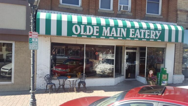 Locals Line Up At This Old-Fashioned Small-Town Minnesota Cafe For Hearty, Homestyle Breakfasts