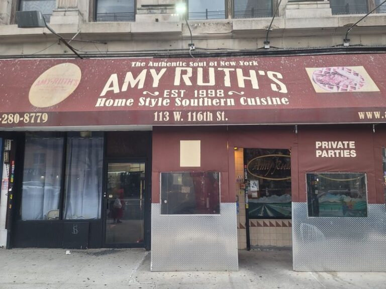 The Chicken And Waffles At This Longtime Harlem Soul Food Spot Keep New York Coming Back