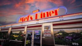 Sevierville Locals Have Been Starting Their Mornings At Five Oaks… Rather, At Huck Finn’s? No, At Mel’s Diner