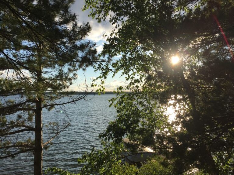 People Keep Coming Back To This Peaceful Minnesota Lake Town For Its Crystal-Clear Water And Slow Summer Days