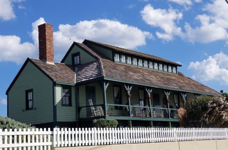 One Visit To Gilbert’s Bar House Of Refuge In Stuart Explains The Packed Parking Lot