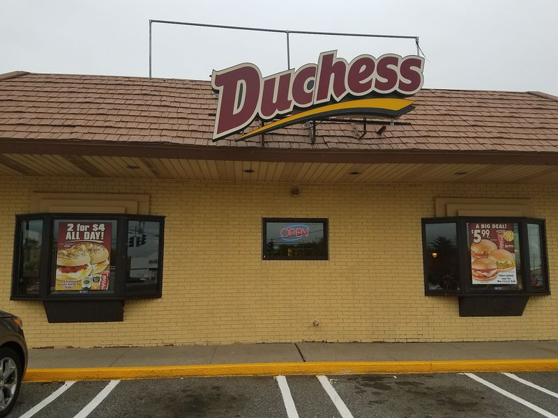Locals Have Been Sliding Into The Vintage Booths At This Connecticut Diner In Milford For Decades