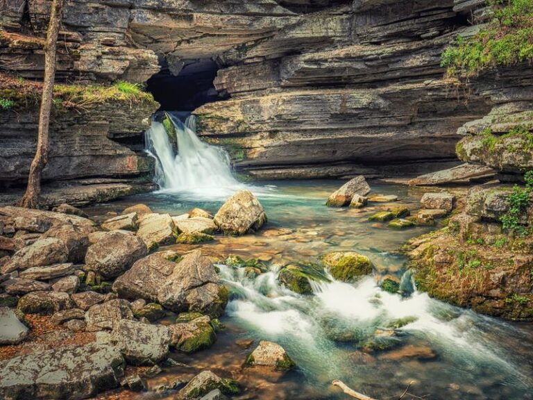 Take A Slow, Relaxing Day Trip Through 8 Of Arkansas’s Most Charming Places