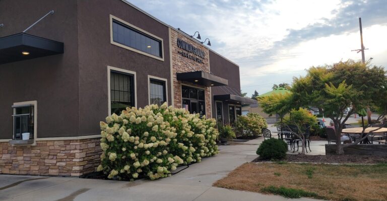 This Small-Town Illinois Cafe In A Revamped Gas Station Serves Homemade Pie And Good Coffee