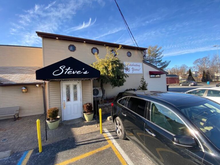 This Old-School New Jersey Roadhouse Has Served Sizzling Steaks In A Dimly Lit Room Since 1936