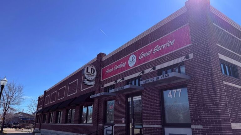Fluffy Pancakes And Warm Syrup Make This Retro Coppell, Texas Diner A Blast From The Past