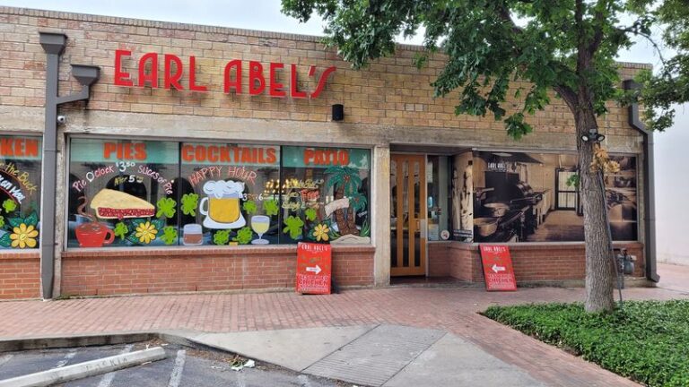 Earl Abel’s in San Antonio Still Serves Fried Chicken and Pie, More Than 90 Years After Opening in 1933