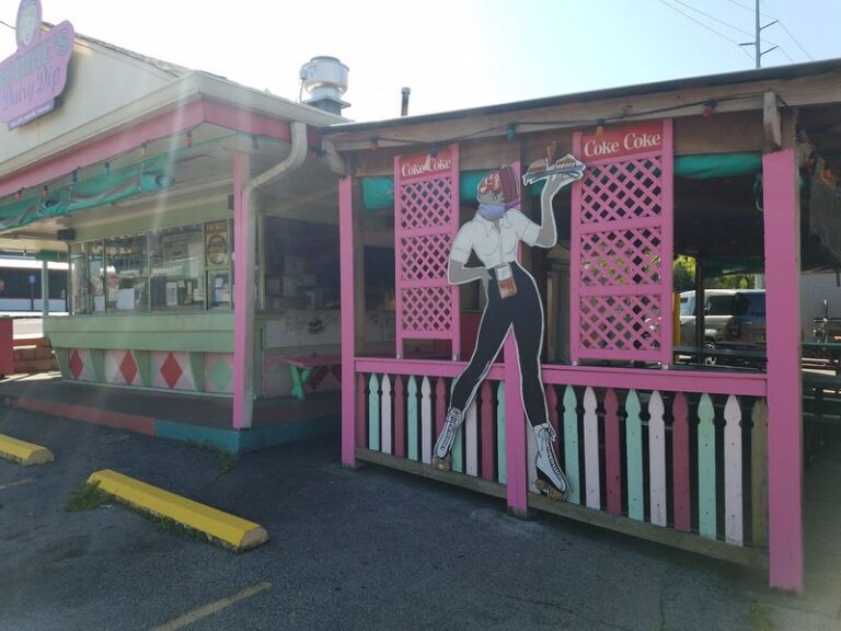 Pie Lovers Plan Whole Weekends Around The Homemade Slices At Nashville’s Loveless… Rather, Bobbie’s Dairy Dip