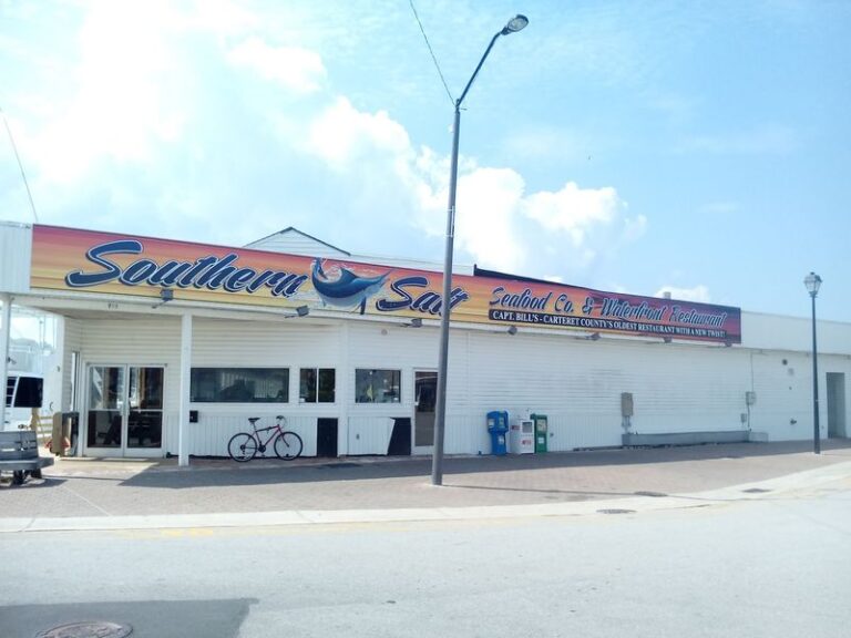 Locals Swear The Best Fried Flounder On The Crystal Coast Comes From This Morehead City Fish House
