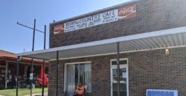 Chattanooga Has Been Lining Up For Chili Dogs At Town & Country Since The Fifties