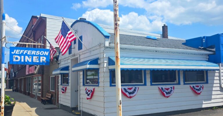 Five Ohio Covered-Bridge Towns With Small Diners Worth Building A Fall Drive Around