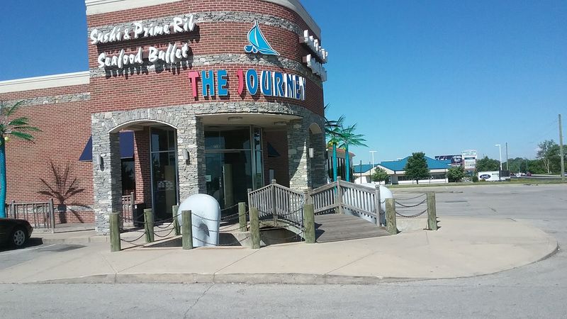 Indiana Seafood Lovers Line Up Out The Door At This Indianapolis Buffet For Crab Legs And Prime Rib