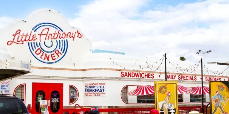 Since 1963, Tucson’s Little Anthony’s Diner Has Served Burgers And Shakes In Pure Fifties Style