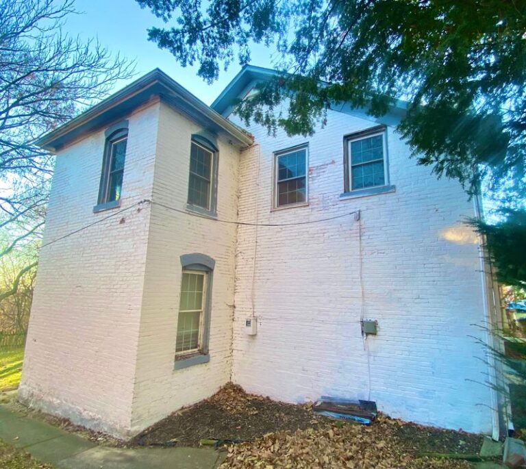 Haunted Stories Still Follow This Old Atchison Mansion Where Visitors Can Take A Tour