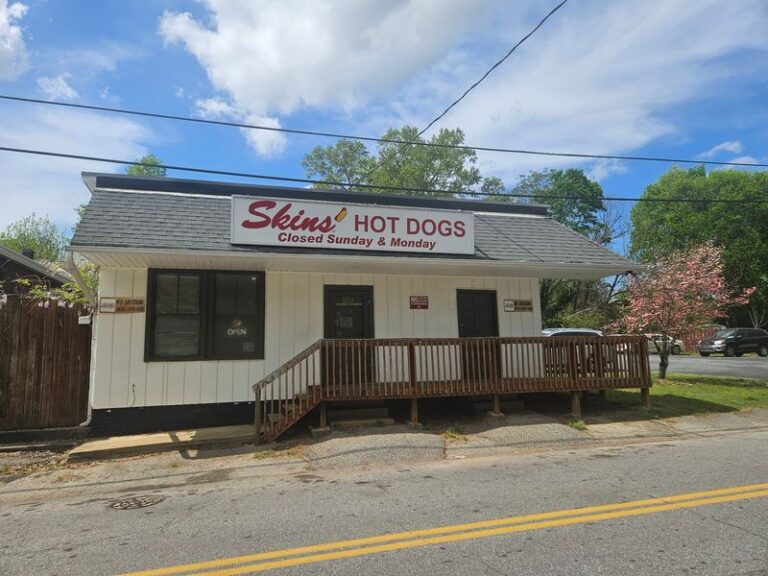 People Drive From All Over South Carolina For The Hot Dogs At This Tiny Anderson Counter