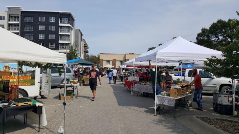 These 9 Kansas Farmers Markets Fill Saturday Mornings With Fresh Bread And Local Produce