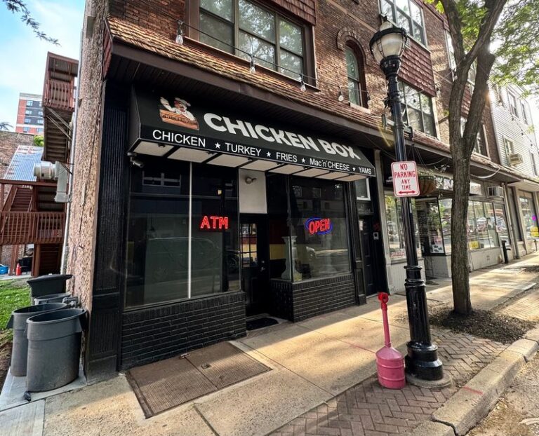 This Family-Owned New Jersey Soul Food Cafe Fries Its Chicken Fresh To Order, And Locals Are Hooked