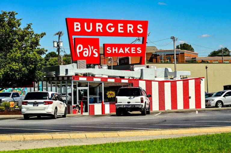 Step Back In Time At This Classic Kingsport, Tennessee Diner Where Breakfast Still Comes With Gravy