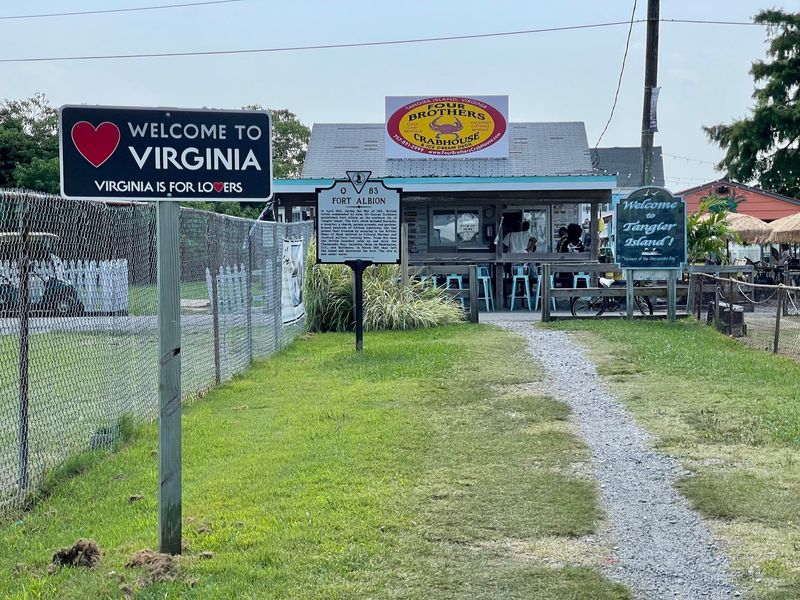 Weekenders Are Quietly Escaping To This Peaceful Chesapeake Bay Town In Virginia, Where Life Runs On Golf Carts