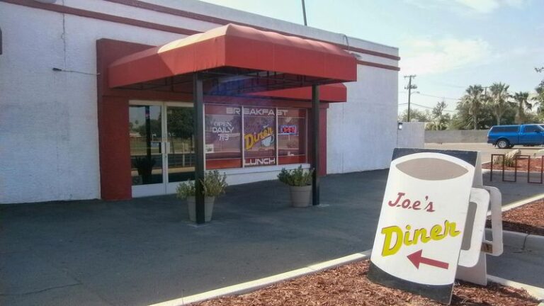 People Drive From All Over The Valley For The Pancakes At This Little Family Diner In Phoenix