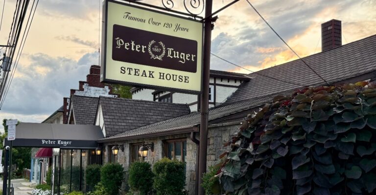 New York Steak Lovers Time Their Visit Before 4 PM For The Lunch-Only Burger At This Old-School Great Neck Steakhouse