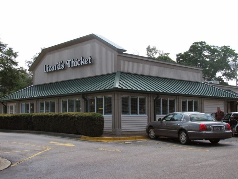 At Lizard’s Thicket In Columbia, Country Cooking Comes Out Fast And Cheap
