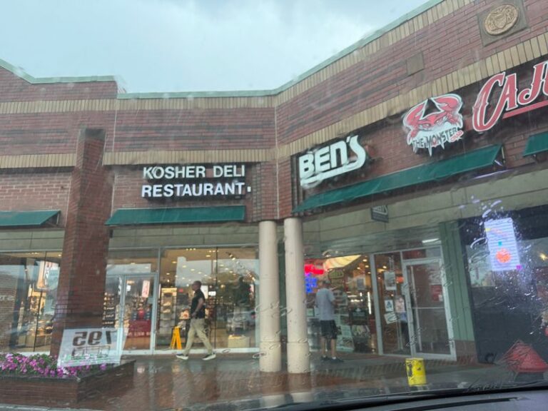 Order The Hot Pastrami Sandwich At This Kosher Deli In Queens Regulars Have Packed Since 1970s