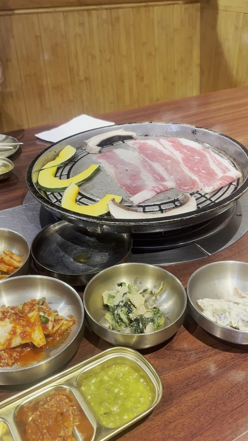 음메꿀꿀 Moo & Oink Korean BBQ Restaurant, Palisades Park, NJ